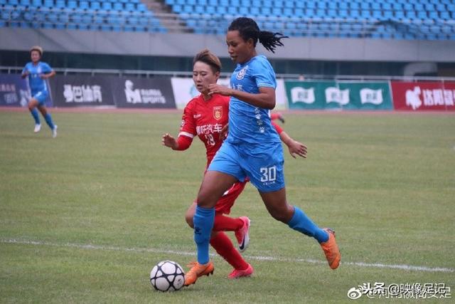 组图：墨西哥2-0厄瓜多尔 众将相拥庆祝晋级